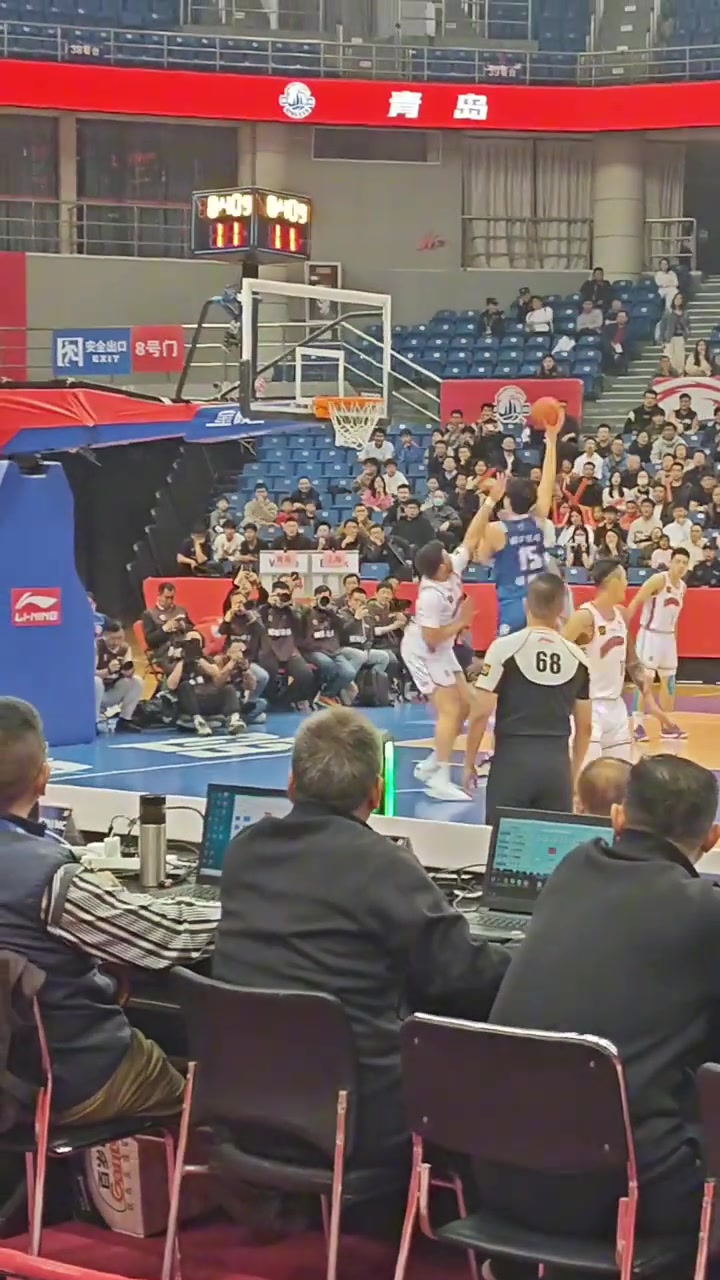 低位单吃洛夫顿就这一手活该你去NBA