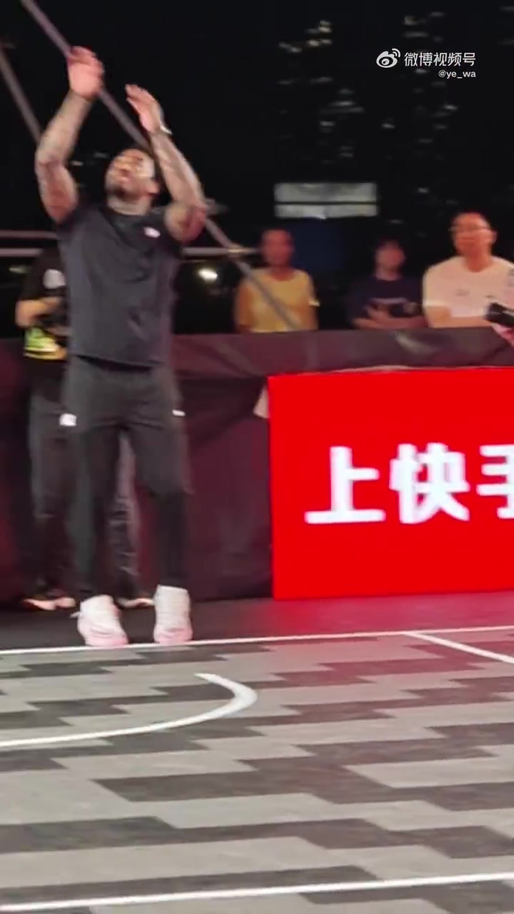 前NBA状元沃尔都胖成这样了这舞姿依旧如此风骚