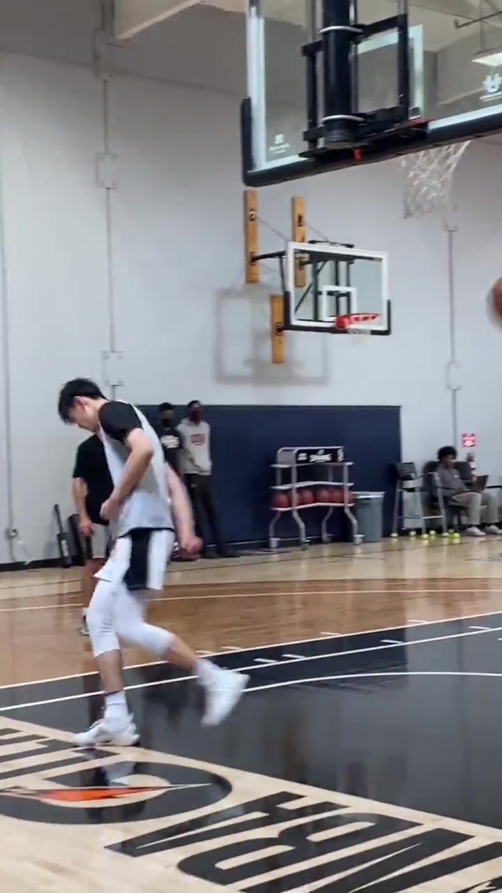 希望这次顺利走出去曾凡博此前发展联盟训练手感柔和弹跳出色