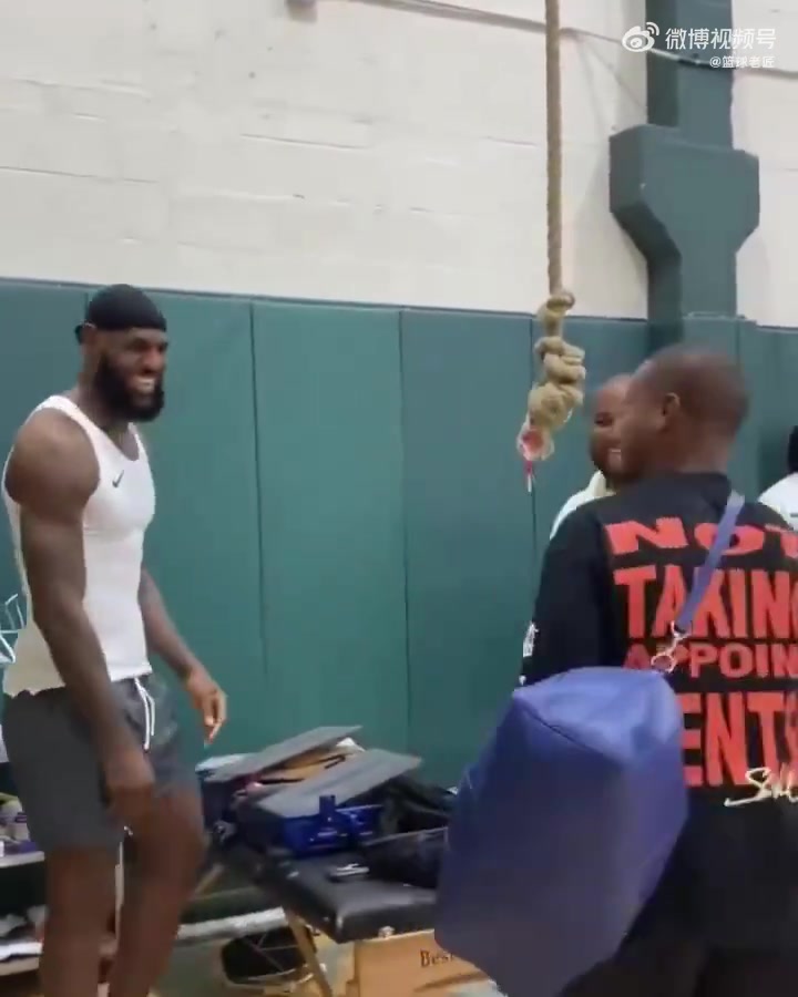 詹姆斯与地表最强175小托马斯之前也曾是队友