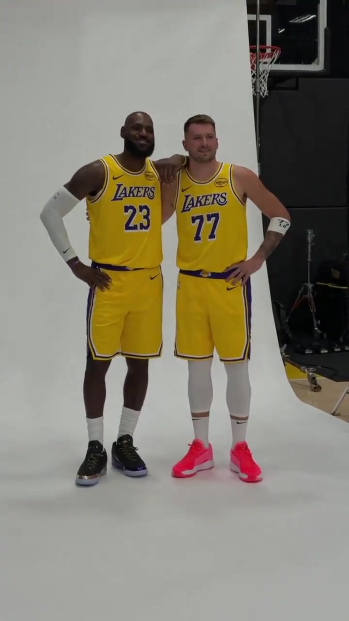 老詹的第22季湖人媒体日 詹姆斯和东契奇满分组合的定妆照