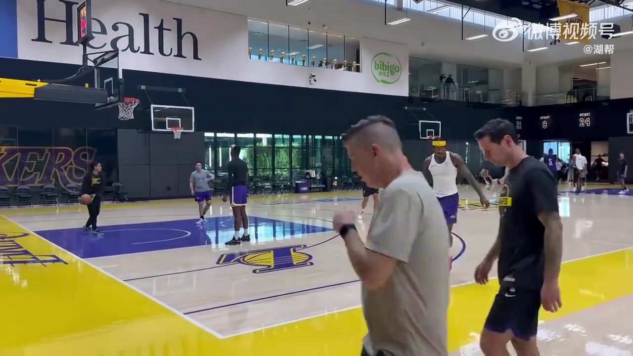 湖人球迷发问拉拉维亚不是射手吗怎么训练三分这么铁