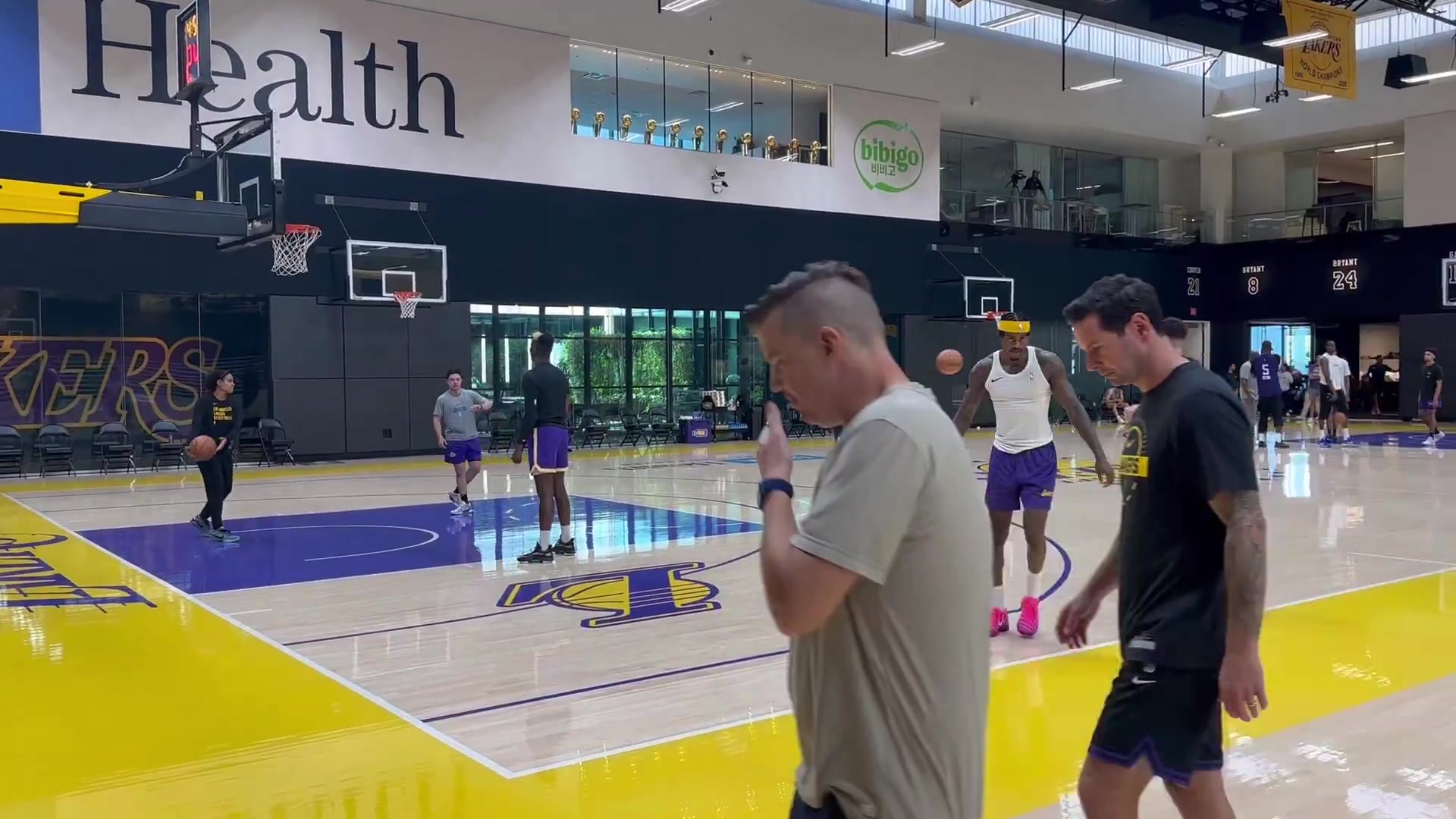 彪哥和拉拉维亚一起训练三分你俩新赛季能否当个靠谱3D