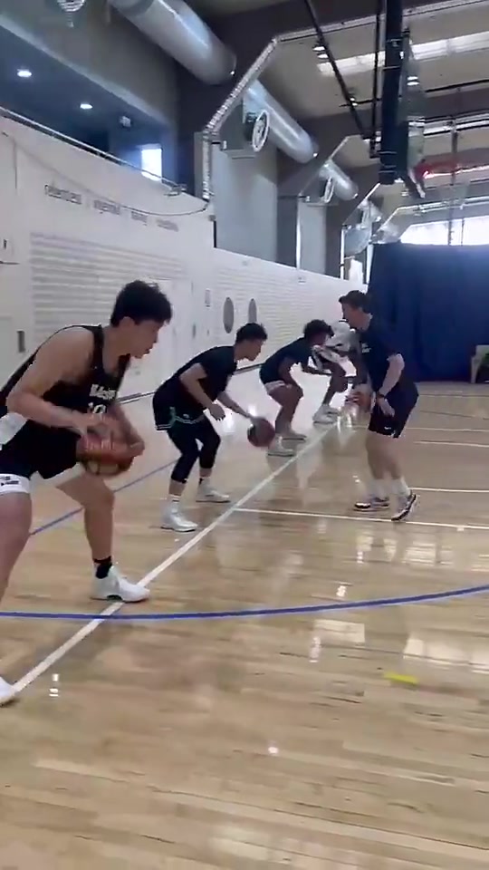 全是在打基础杨瀚森昔日赴澳特训当时运球基本功还被网友嘲笑