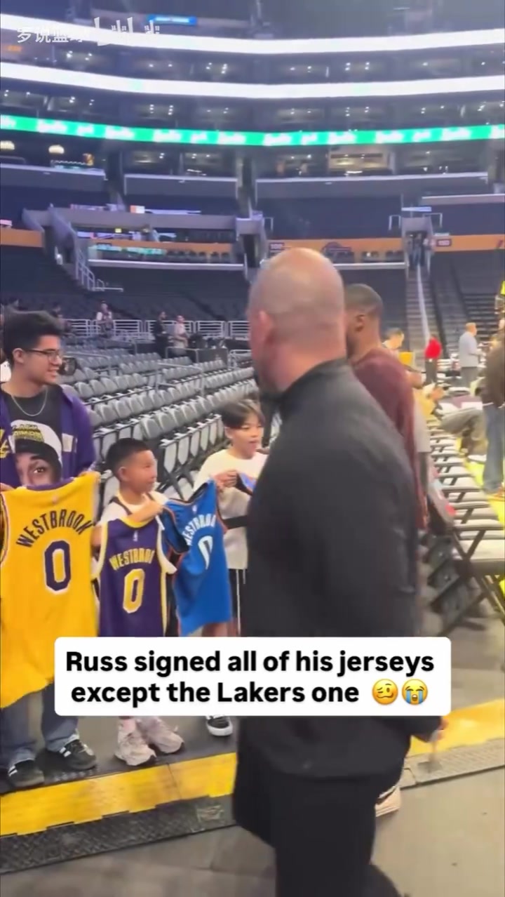 唯独不签湖人威少给球迷签球衣对昔日球队的喜恶显而易见