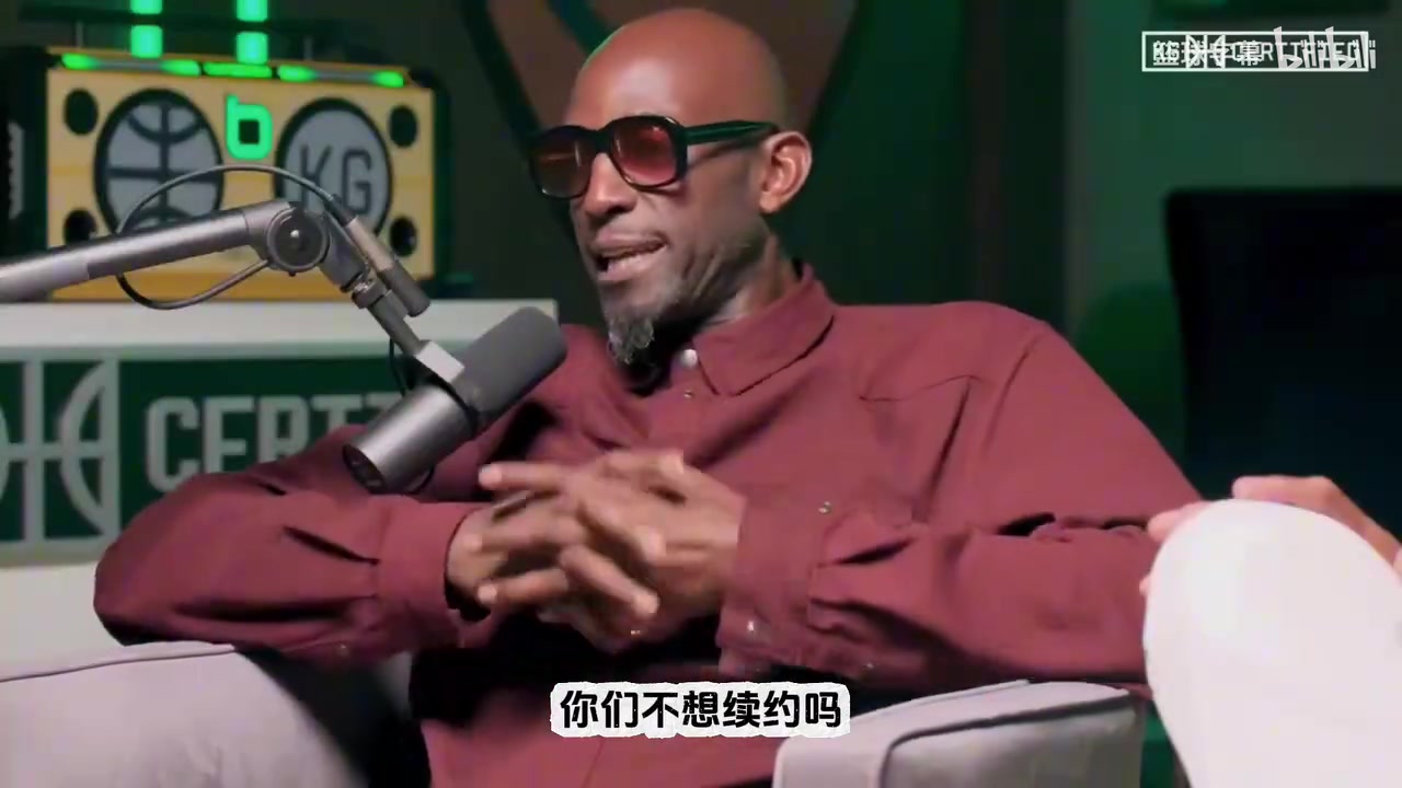 真敢说啊加内特詹姆斯像是通过诈伤表达没能续约湖人的不满