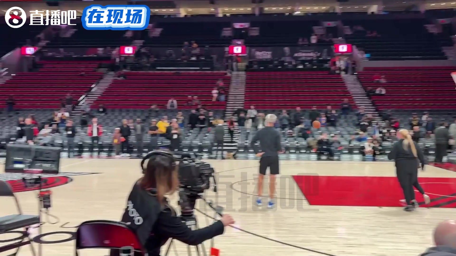 库里赛前热身连中三分远投这手感真是没谁了