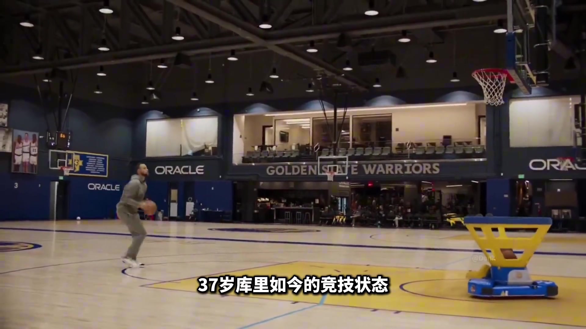 训练中加入人工智能机器人37岁的库里依然还在进化