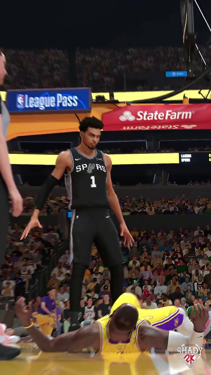 上来就隔扣詹姆斯2K大神操作文班亚马这看着就很爽啊