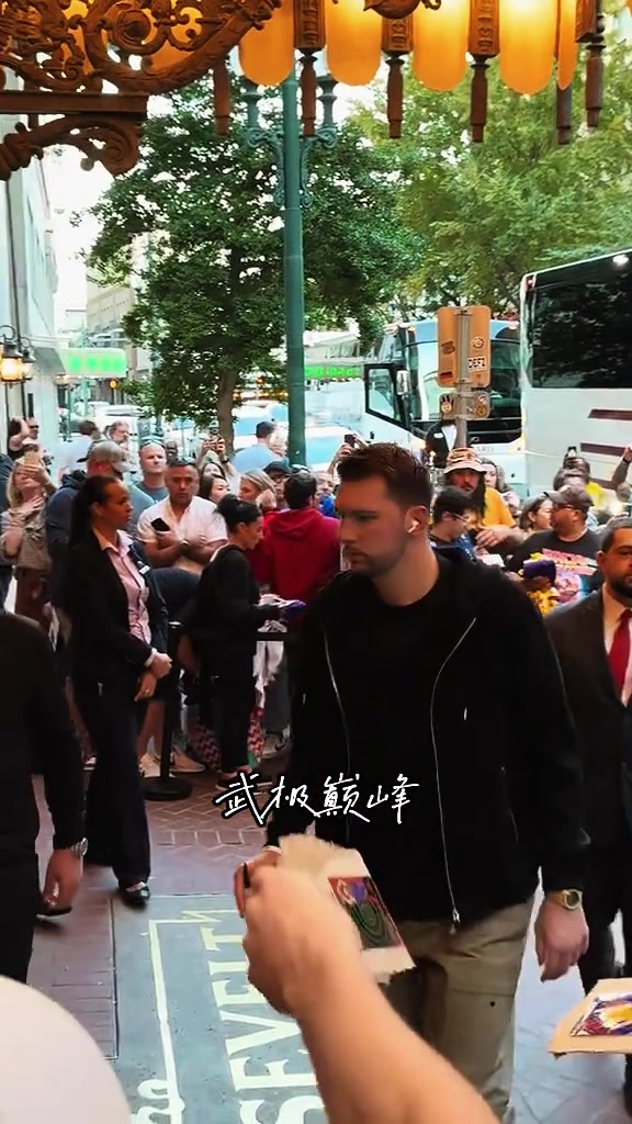 巨星相十足东契奇越来越有超巨相了