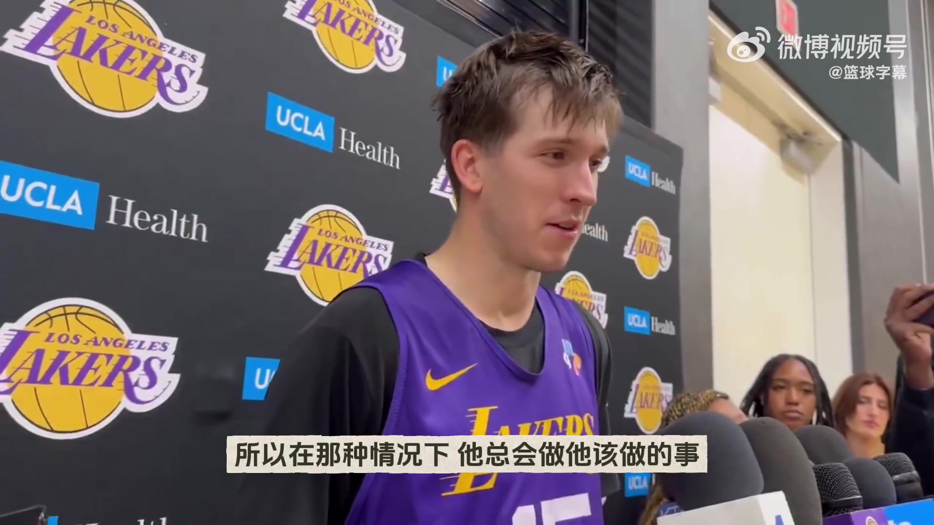 里夫斯现在对手都包夹东契奇老詹会利用好4打3优势