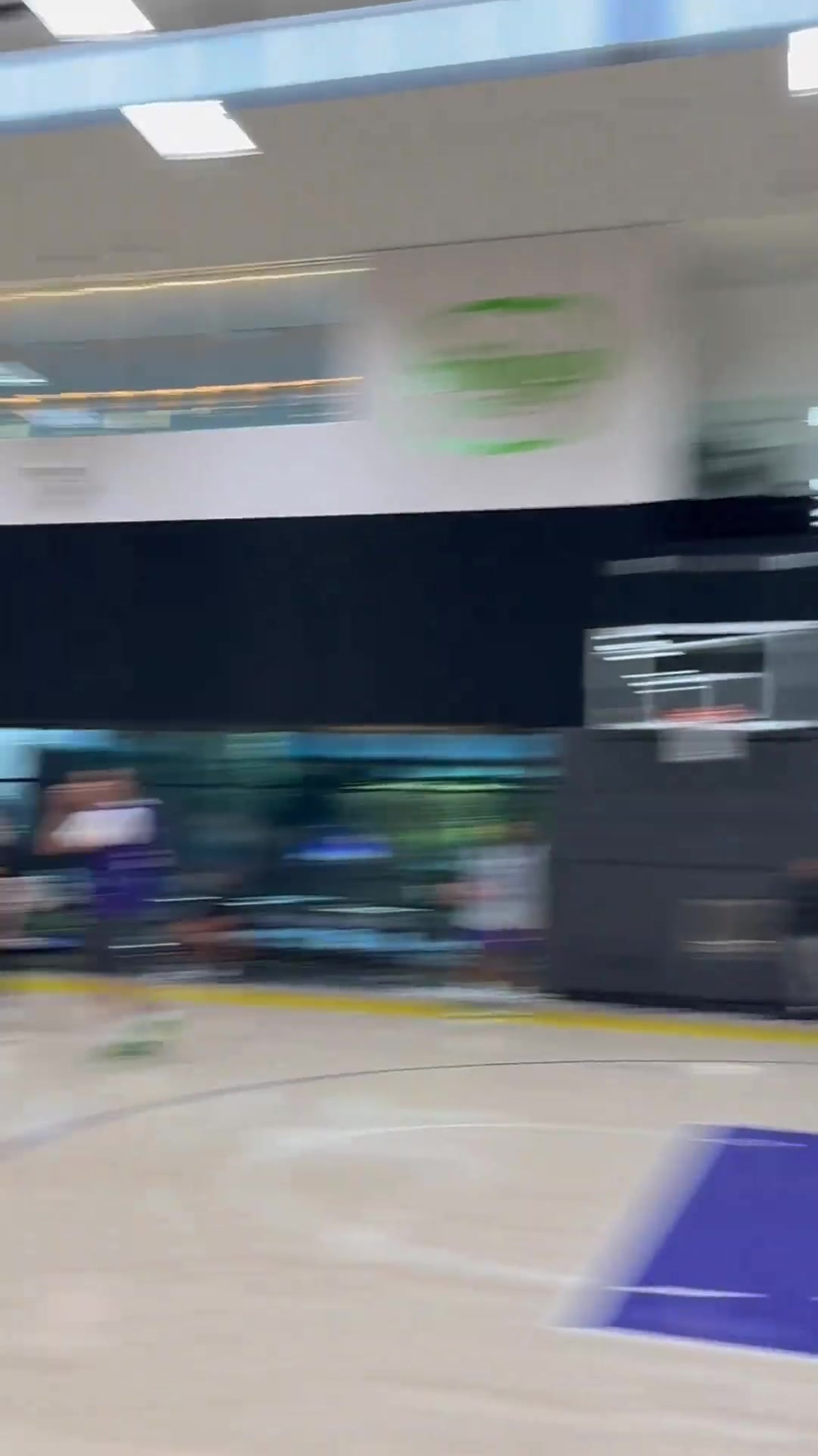 成为湖人新援怎能不会半场投篮呢