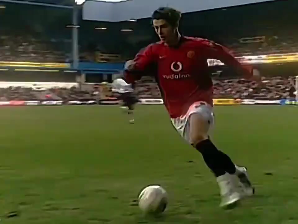 让人眼花缭乱的技巧年轻时期的C罗观赏性太强了