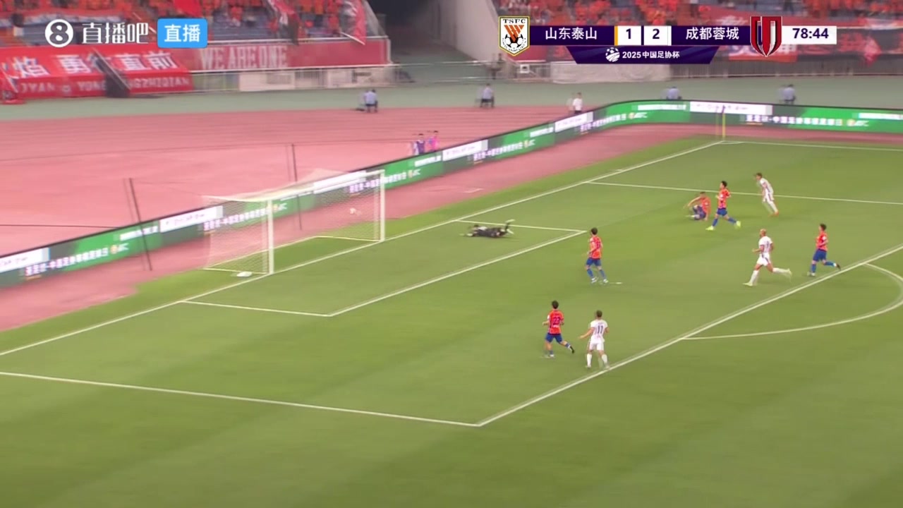 对泰山防守不满韦世豪射门后卡扎尔气得抓狂