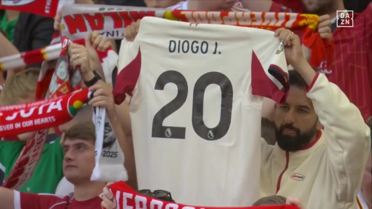 致敬若塔安菲尔德全场高唱你永远不会独行