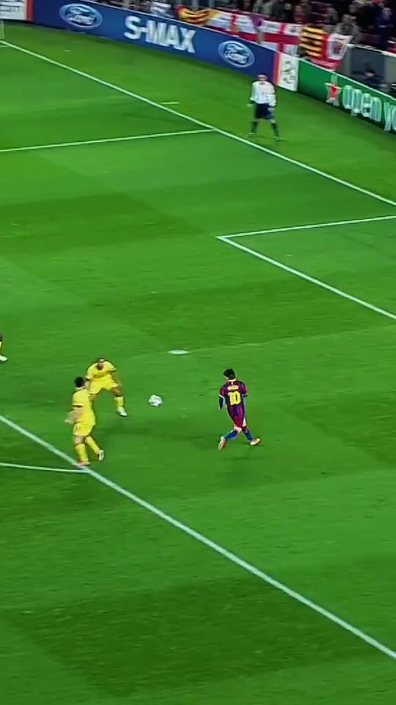 这球太恐怖了单刀面对门将敢这么操作的除了梅西还有谁