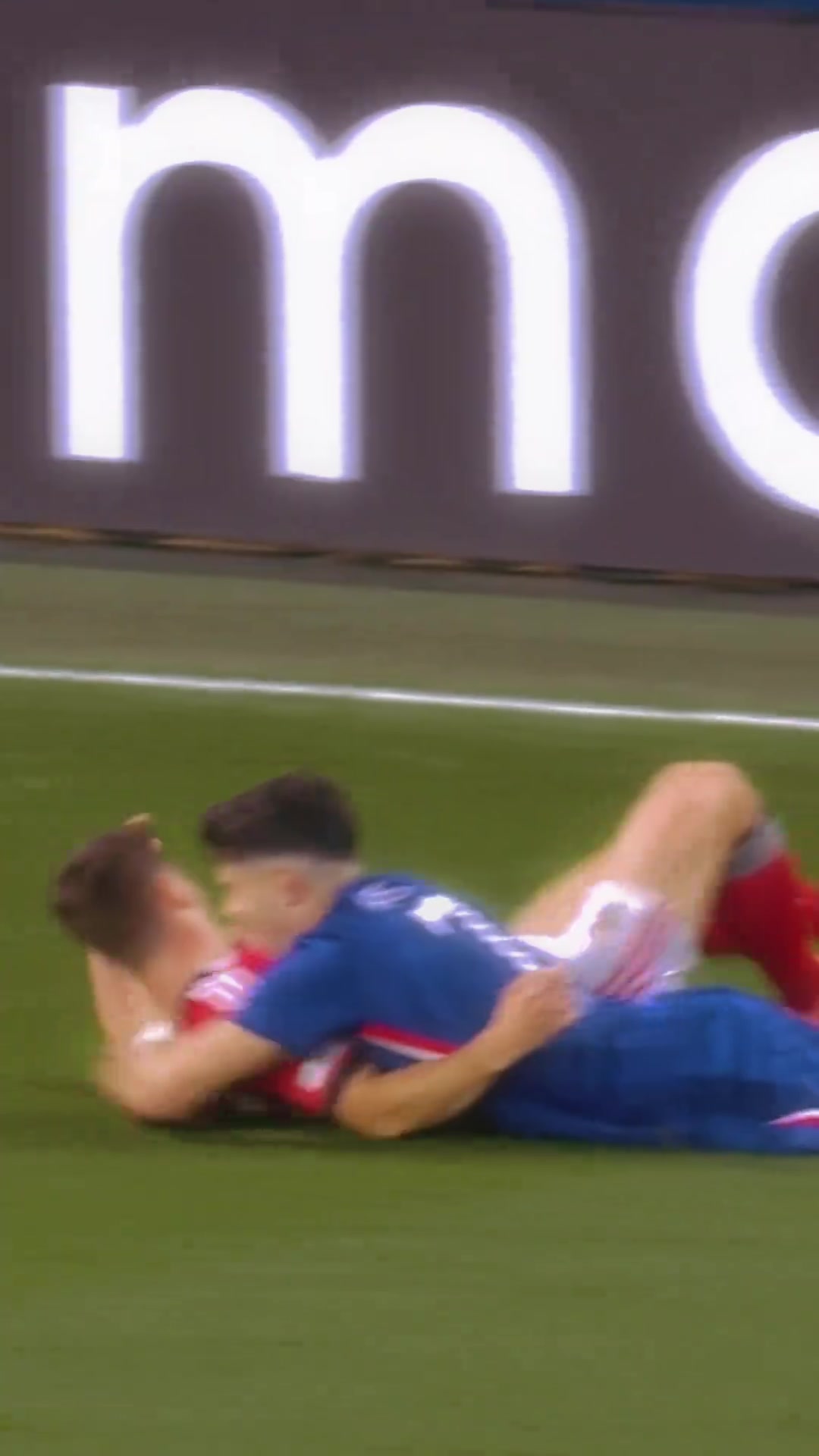 自古红蓝出CP男孩子在外踢球也要记得保护好自己啊