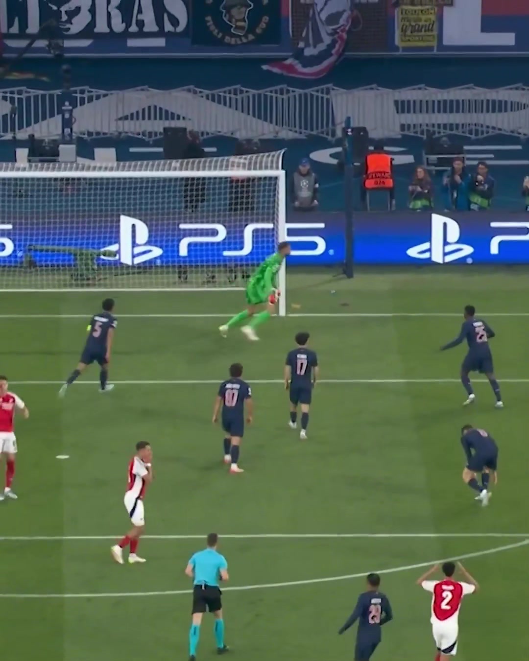 世界级扑救欧冠官方发布多纳鲁马扑出厄德高射门枪手球员震惊