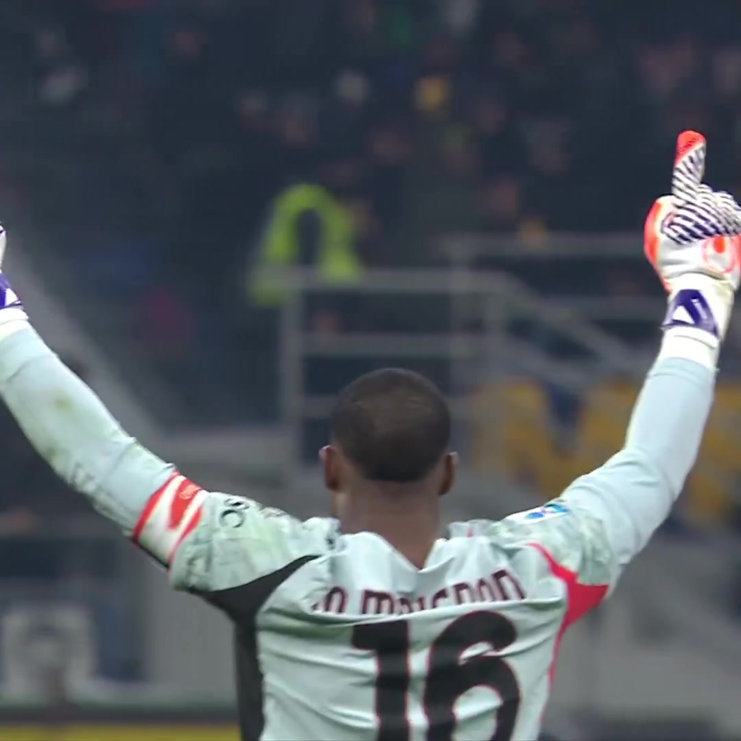 细节拉满美国队长进球后迈尼昂双手指天