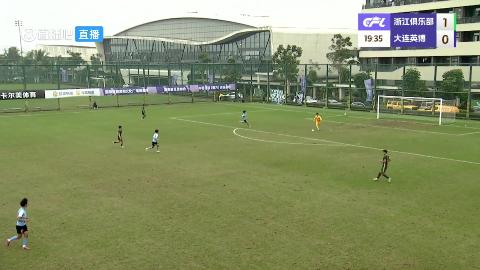 扳平比分浙江U21遭到英博U21高位逼抢出现失误后丢球