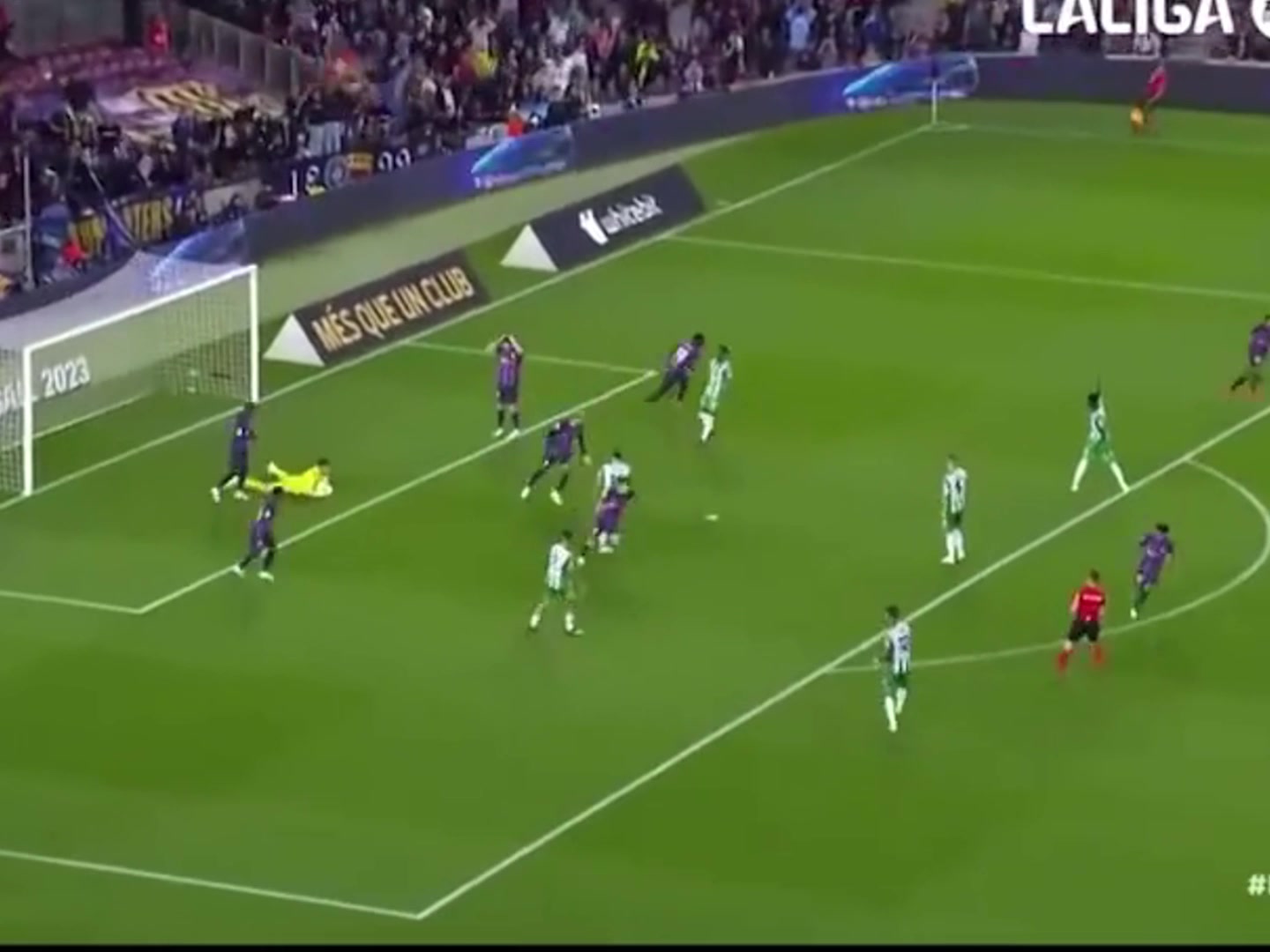 亚马尔给登贝莱做饼当初谁能想到球都停不好的登贝莱会拿金球