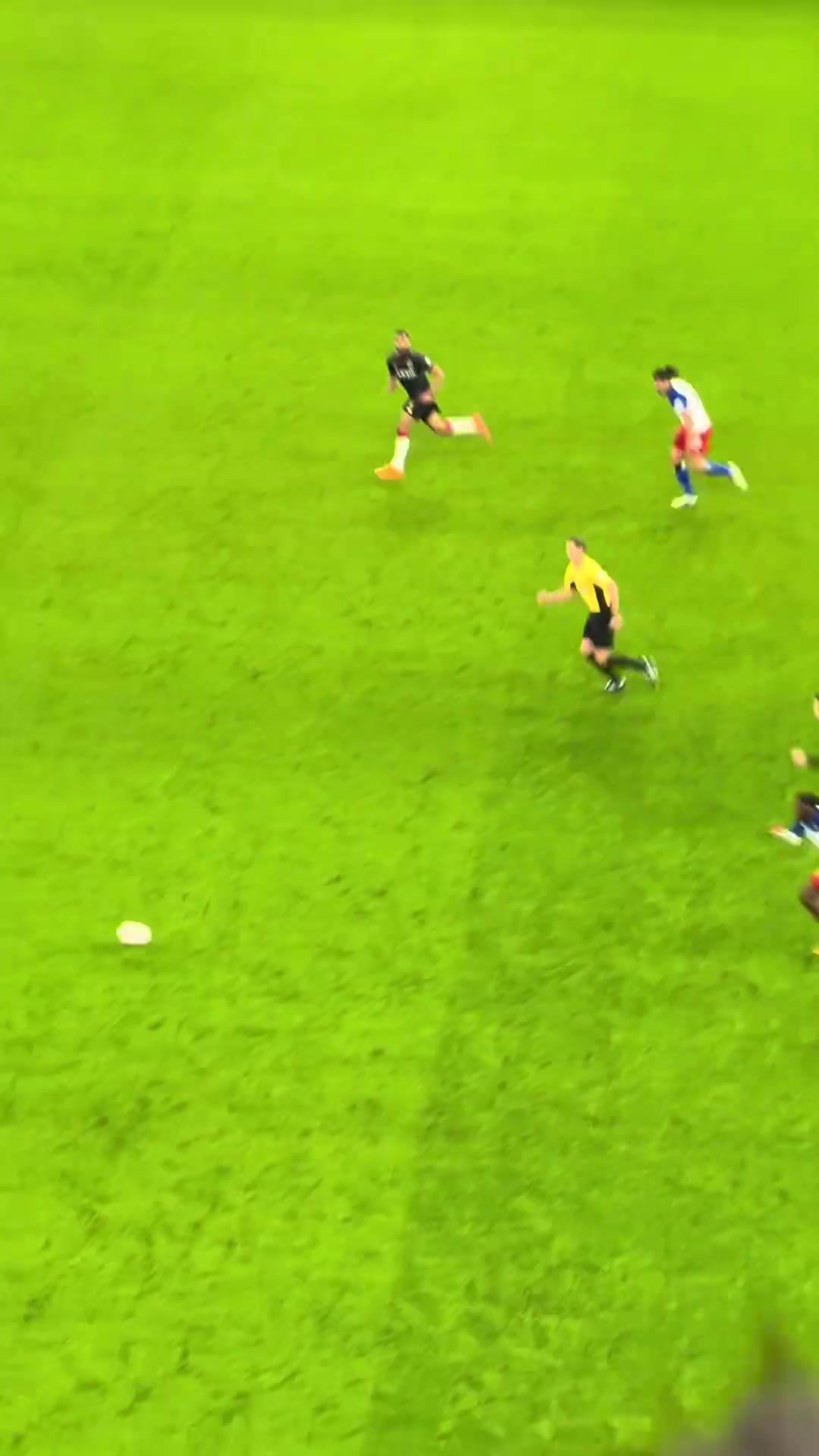 这就是足球汉堡压哨绝杀斯图加特