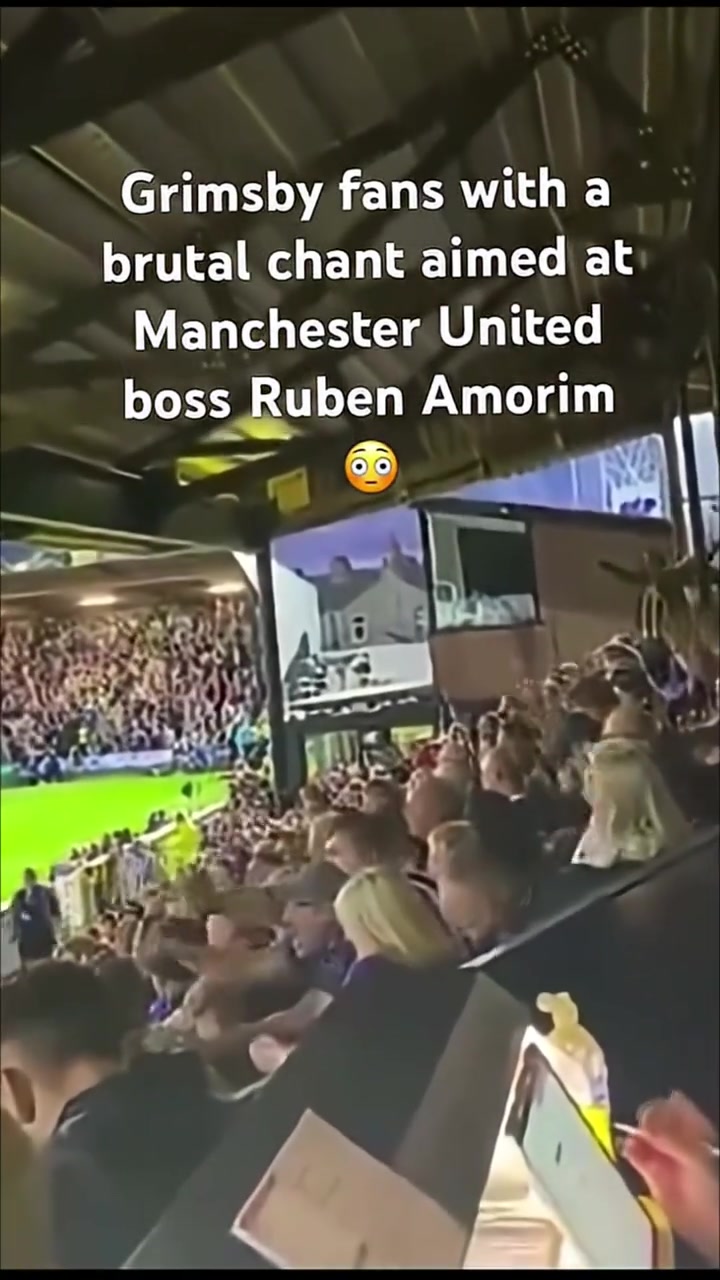 两球领先曼联后格林斯比球迷高唱阿莫林要被炒了