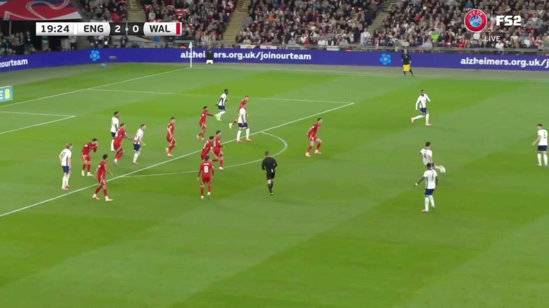 一周5佳球-皇马双星罗德里戈晃晕后卫兜射姆巴佩极限单兵