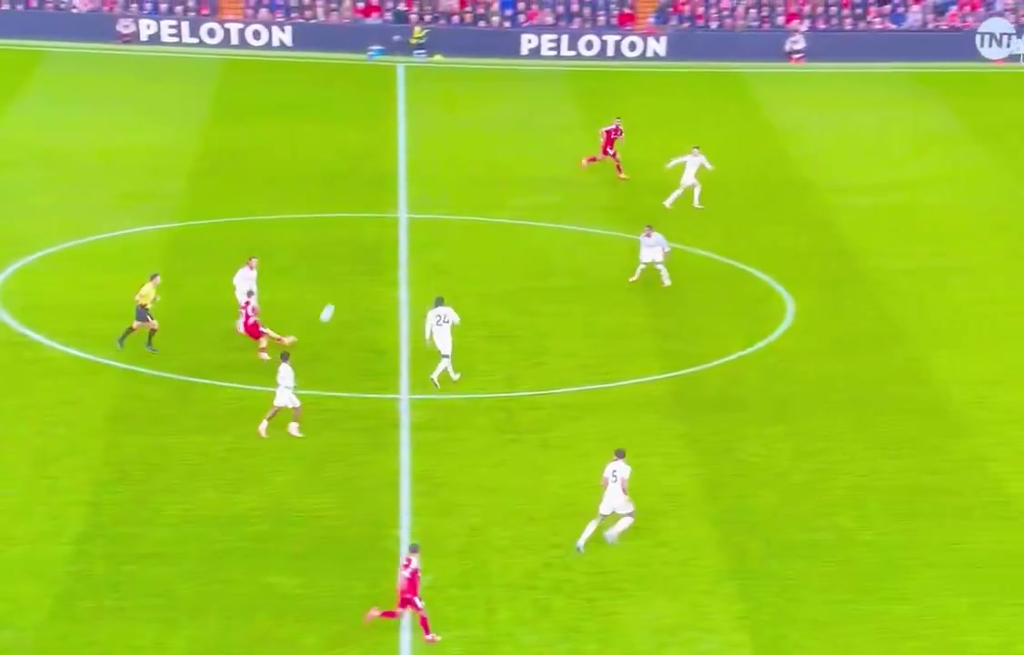 国外球迷维尔茨这脚传球有失水准