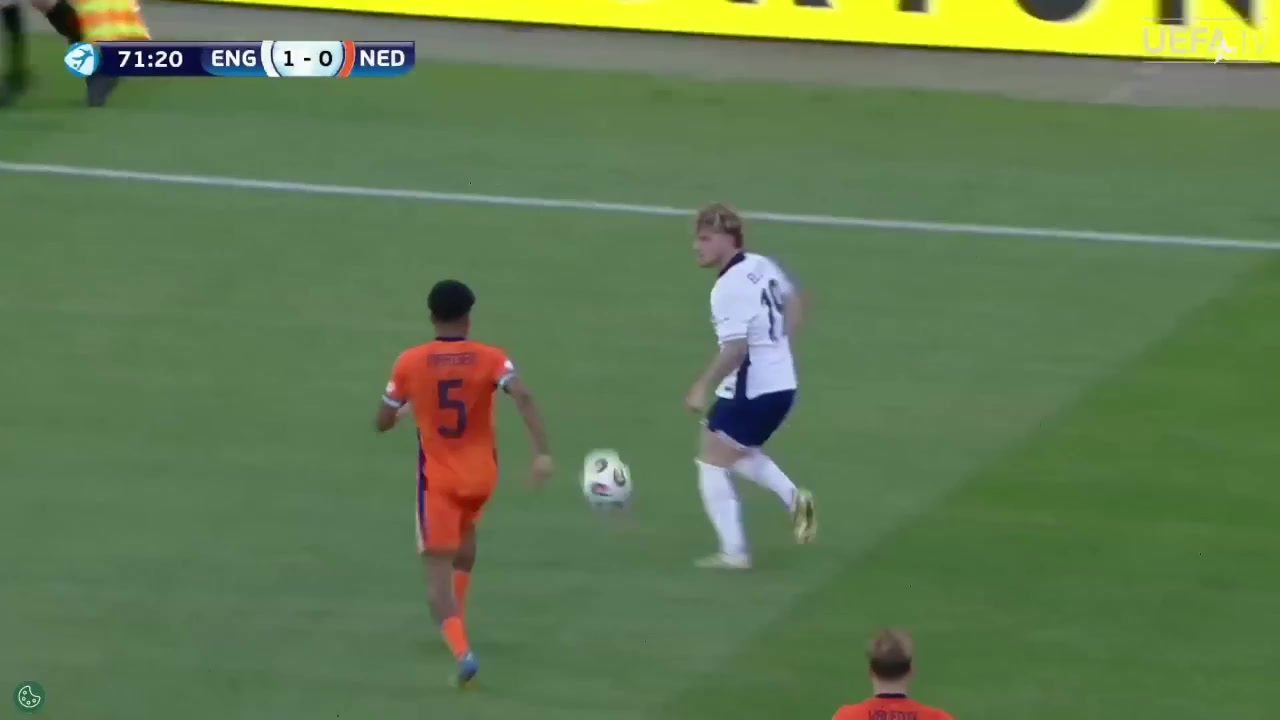 英格兰逆天后防送礼诺亚断球超远距离破门门将超级离谱失误