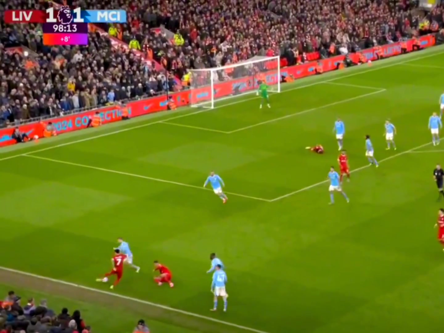 迪亚斯名场面之检阅曼城后防