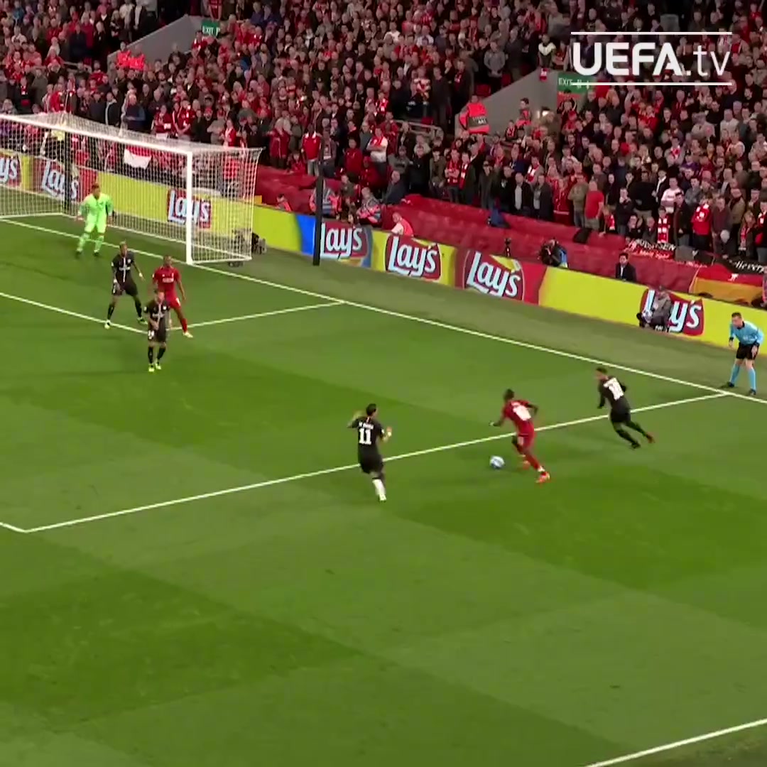 欧冠过人名场面马内灵巧晃动过掉内马尔