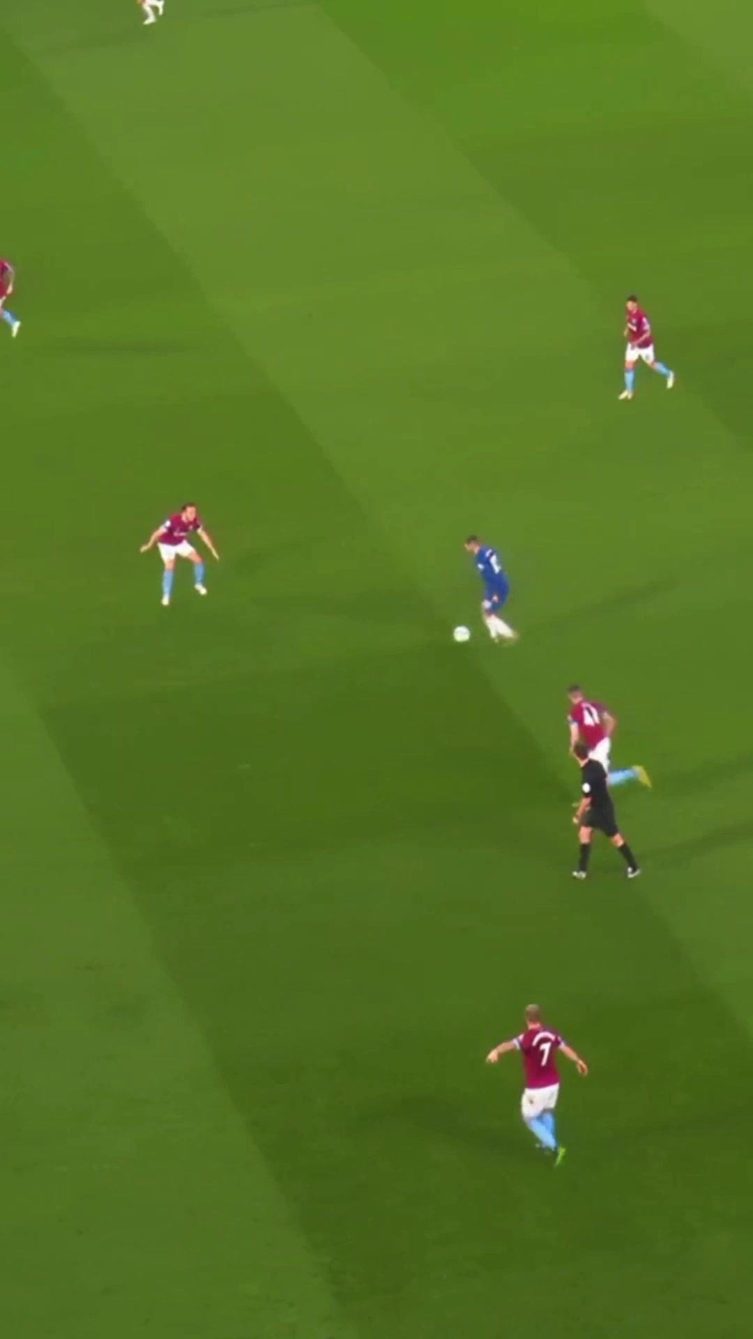 以前切尔西打不开局面把球传给阿扎尔就完事了