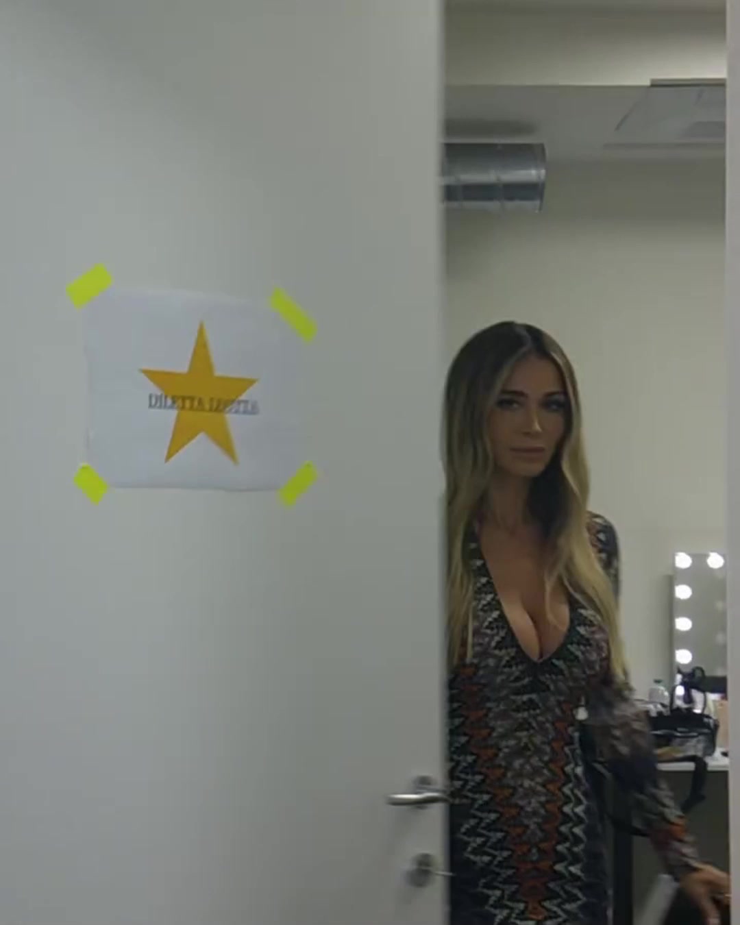 卡里乌斯娇妻搭档马特里和维埃里一起解说意甲