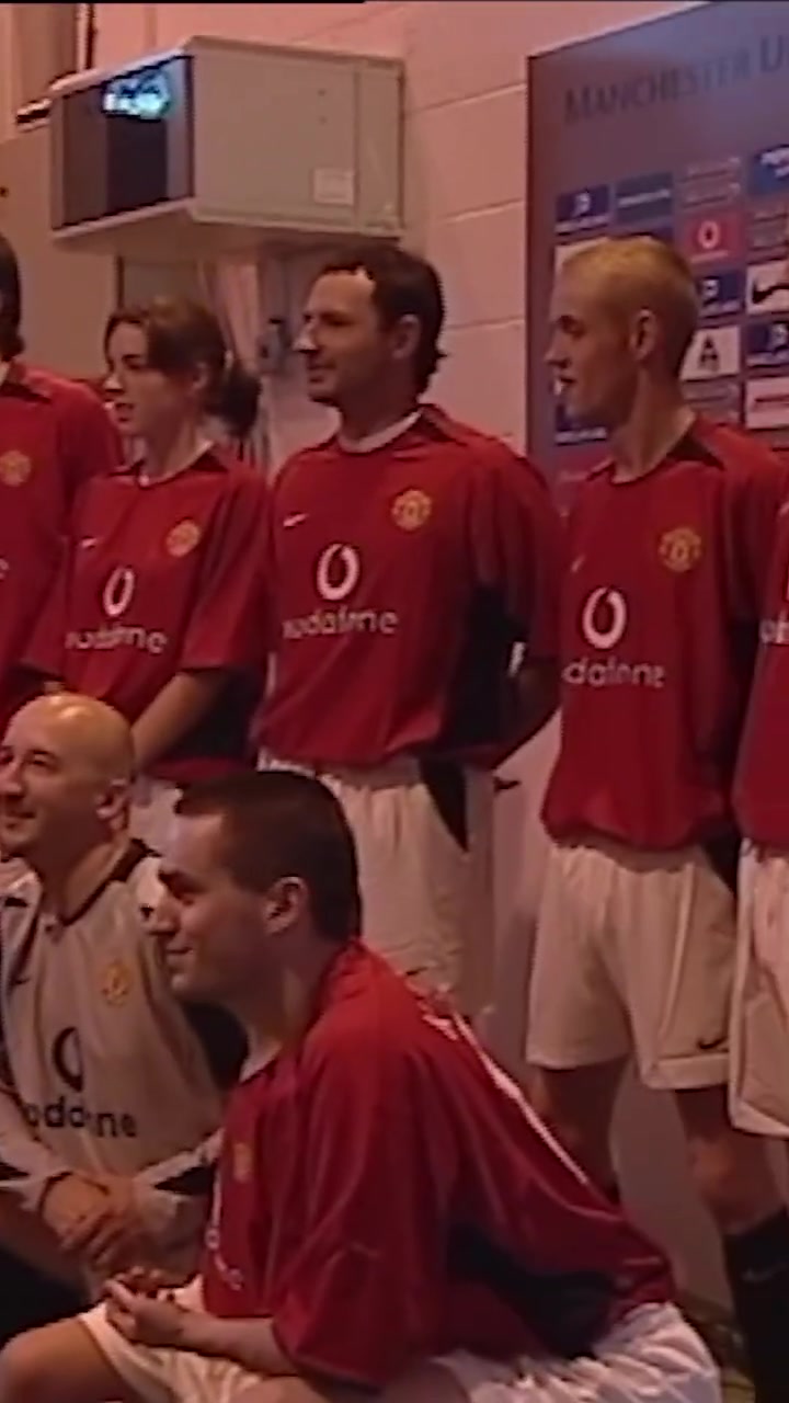 以假乱真2003年一群曼联球员的模仿者踏入老特拉福德比赛