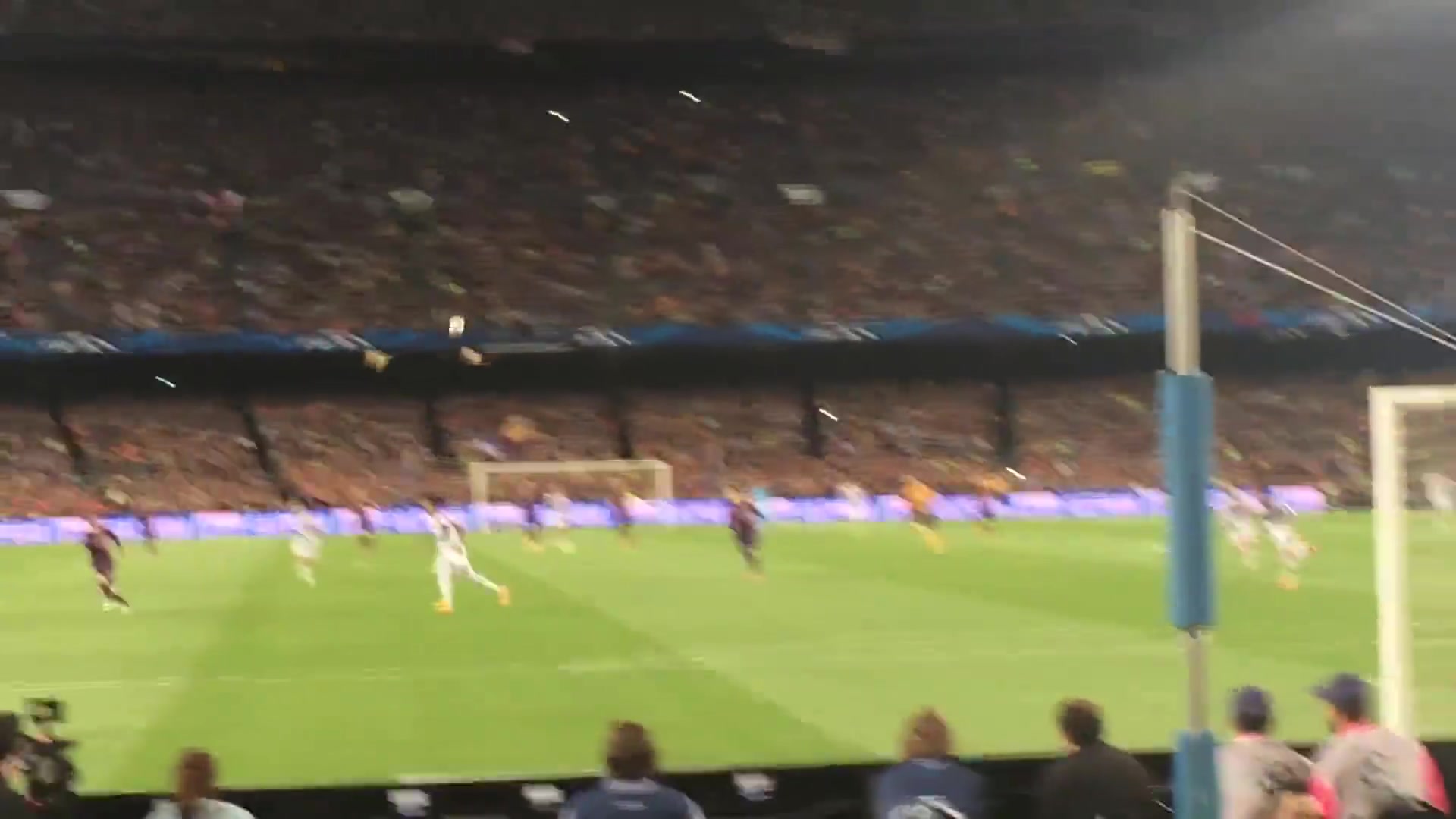 他的技术依旧不可阻挡现场视角看当年梅西对博阿滕的犯罪式过人