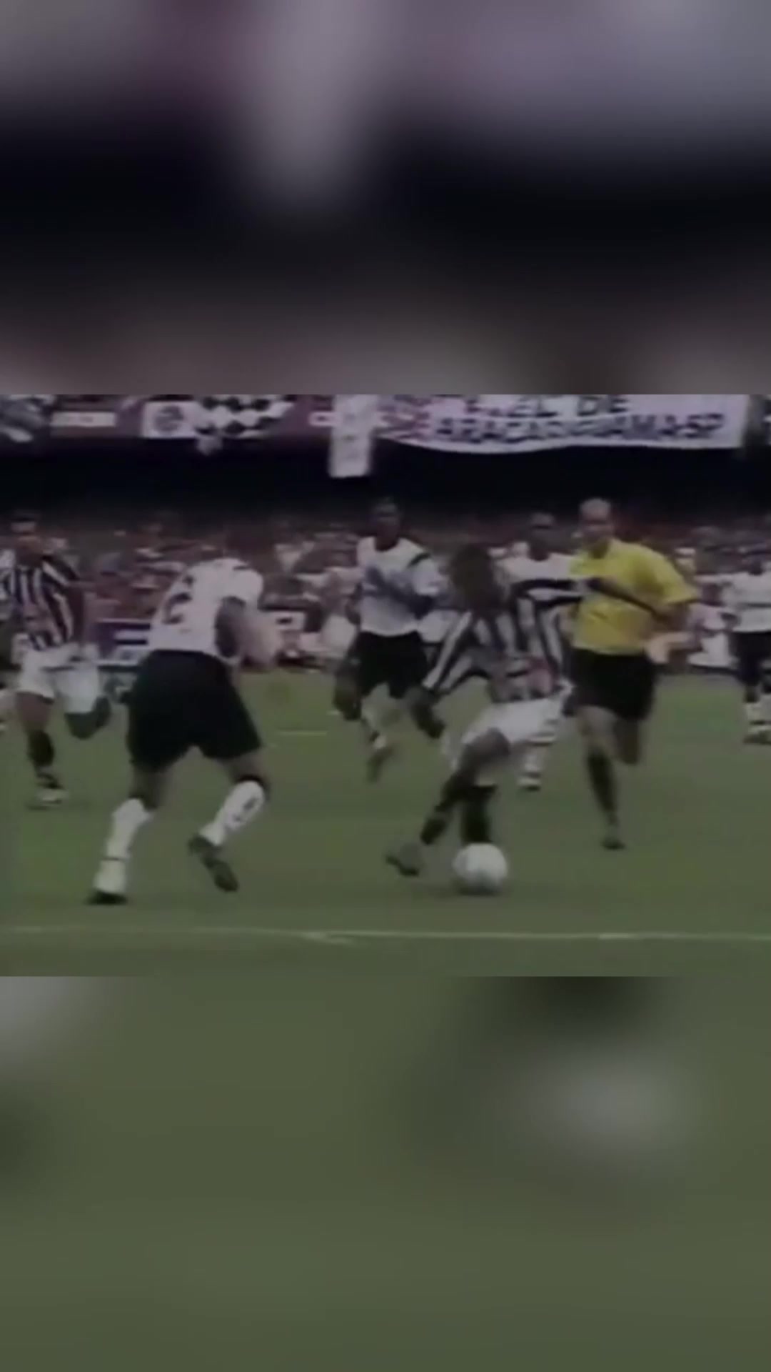 17岁的罗比尼奥疯狂连踩8次单车从此获得单车少年称号