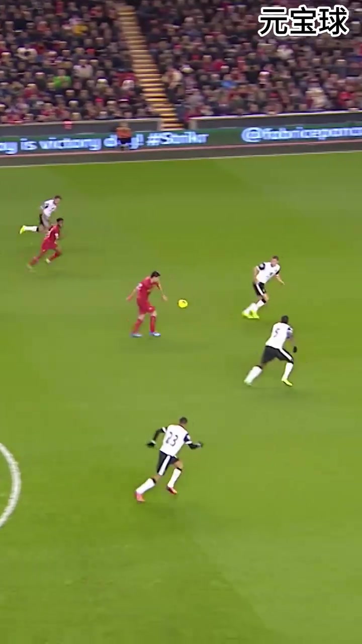 毫不讲理名场面苏亚雷斯超级世界波直挂死角