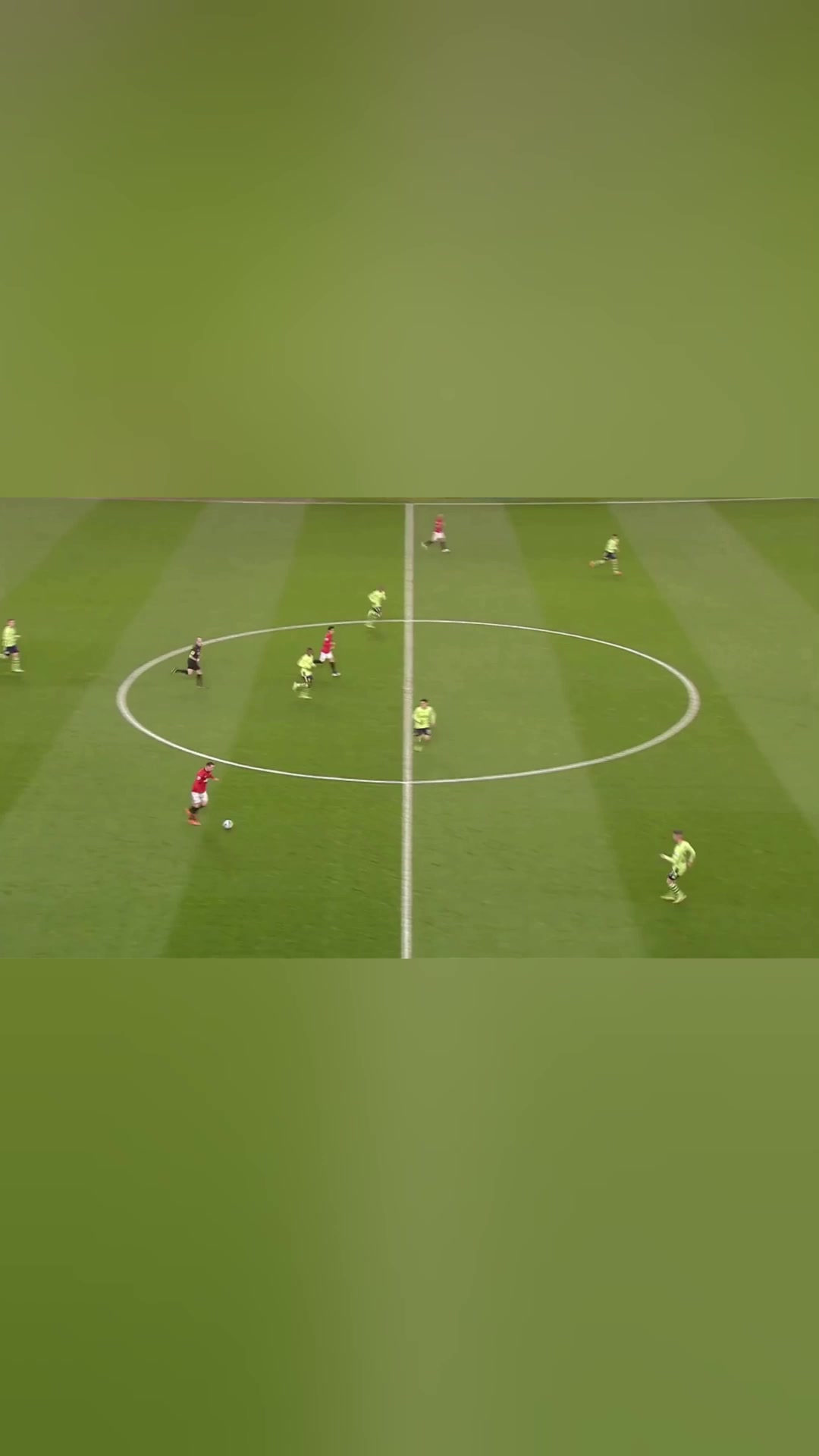 鲁尼长传连线范佩西造就了一粒载入英超史册的世界波