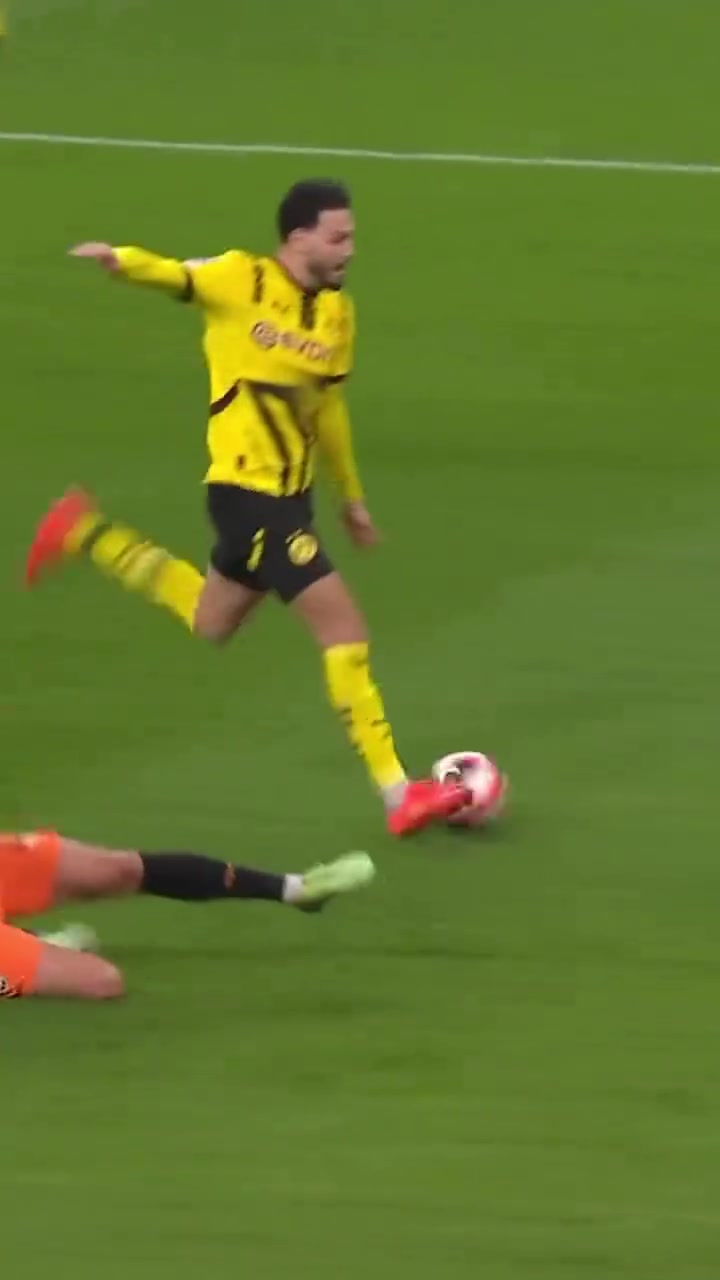 四两拨千斤本塞拜尼这球太写意了