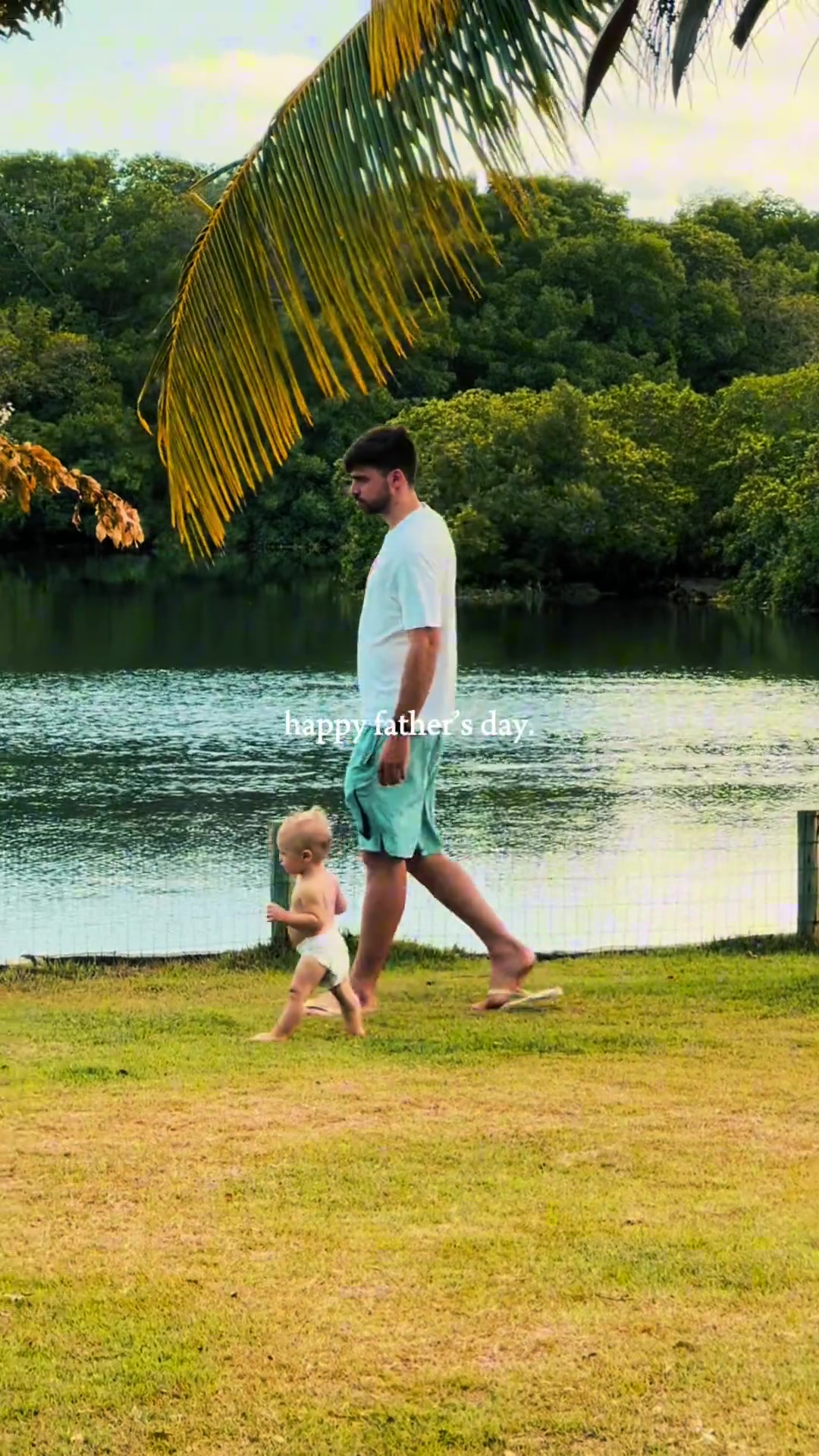 好爸爸泰山外援泽卡爱妻社媒发布泽卡带娃的美好时光