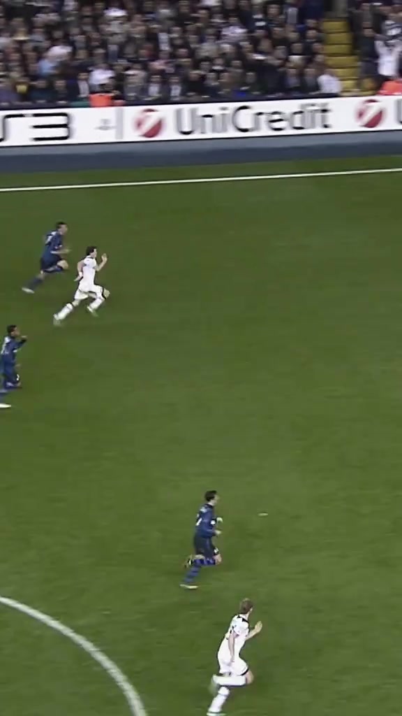 世一右跌下神坛欧冠官推重温贝尔当年拉爆国米右路防线