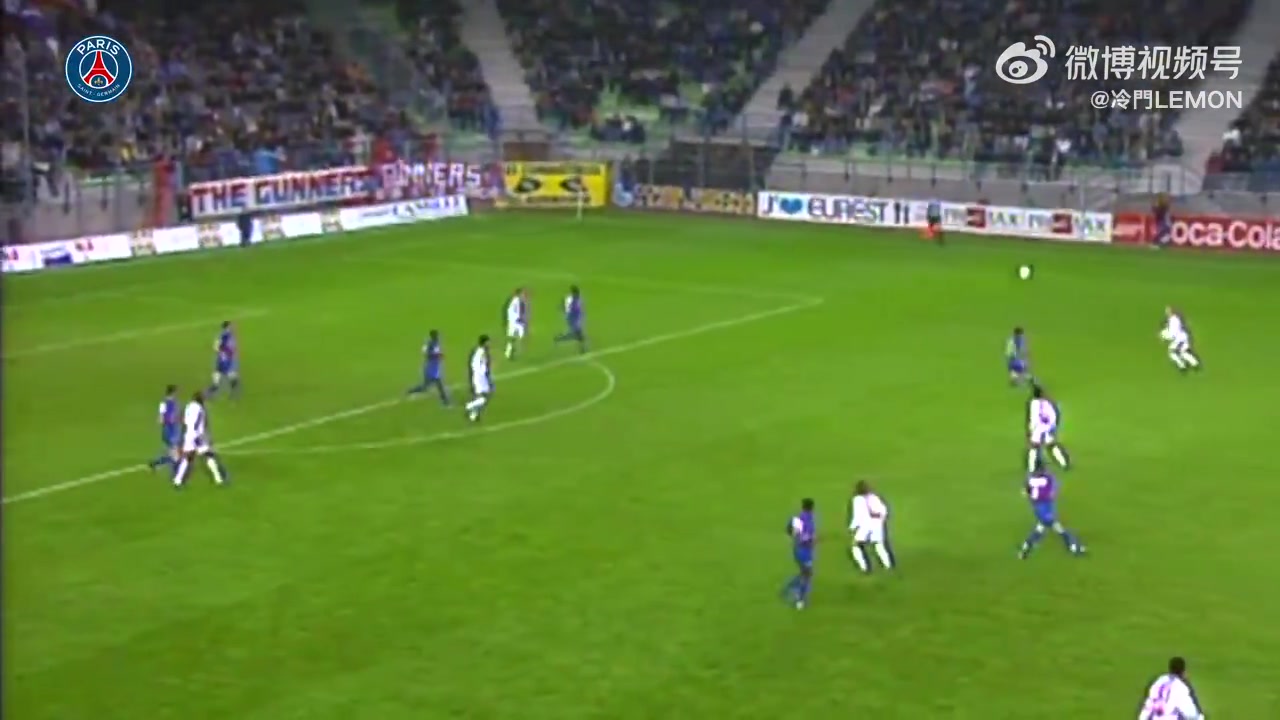 堪比范巴斯滕的超级世界波来自巴黎球员弗朗西斯太炸裂