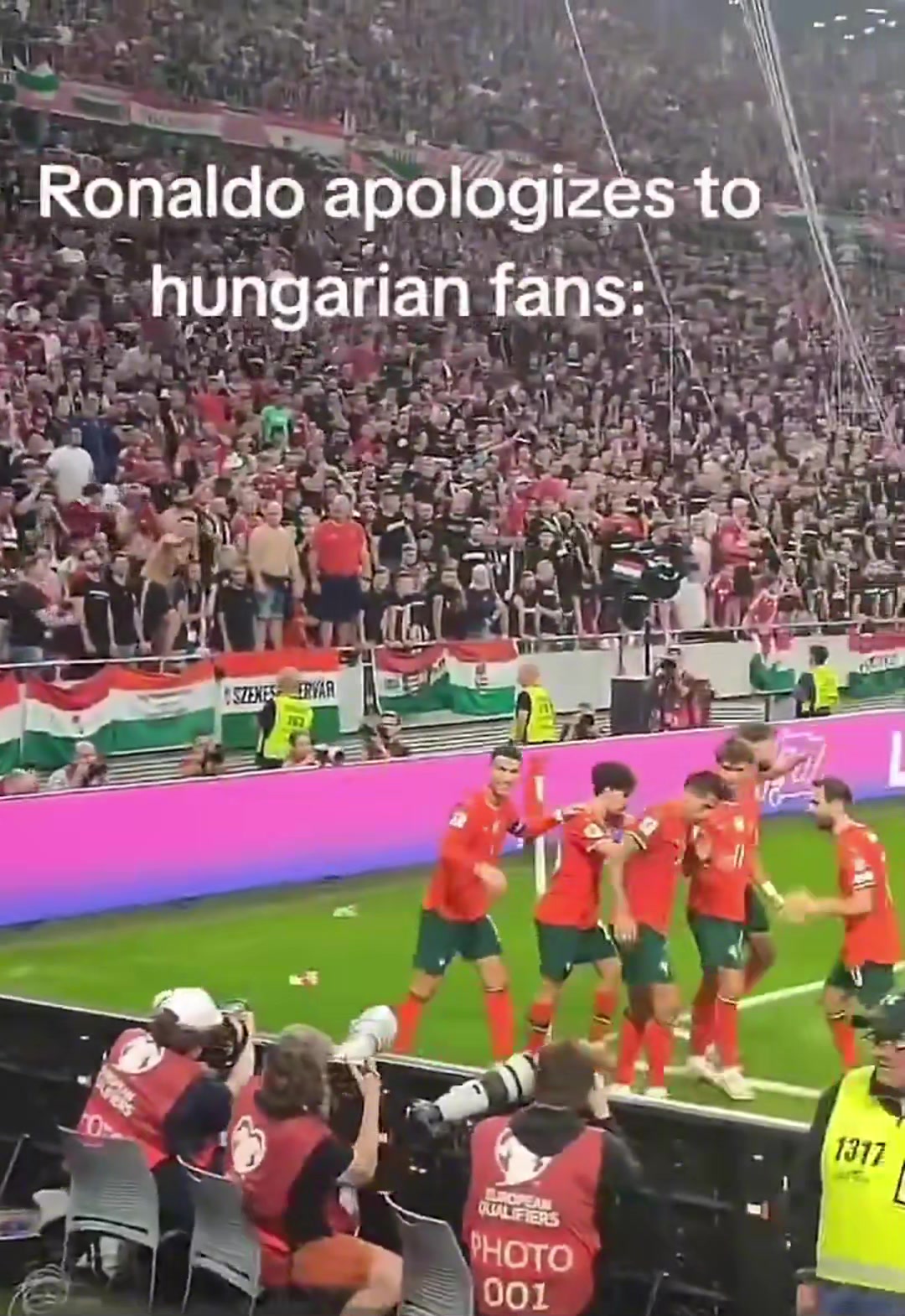 队长队友进球后在主队球迷区庆祝C罗致歉招呼队友离开