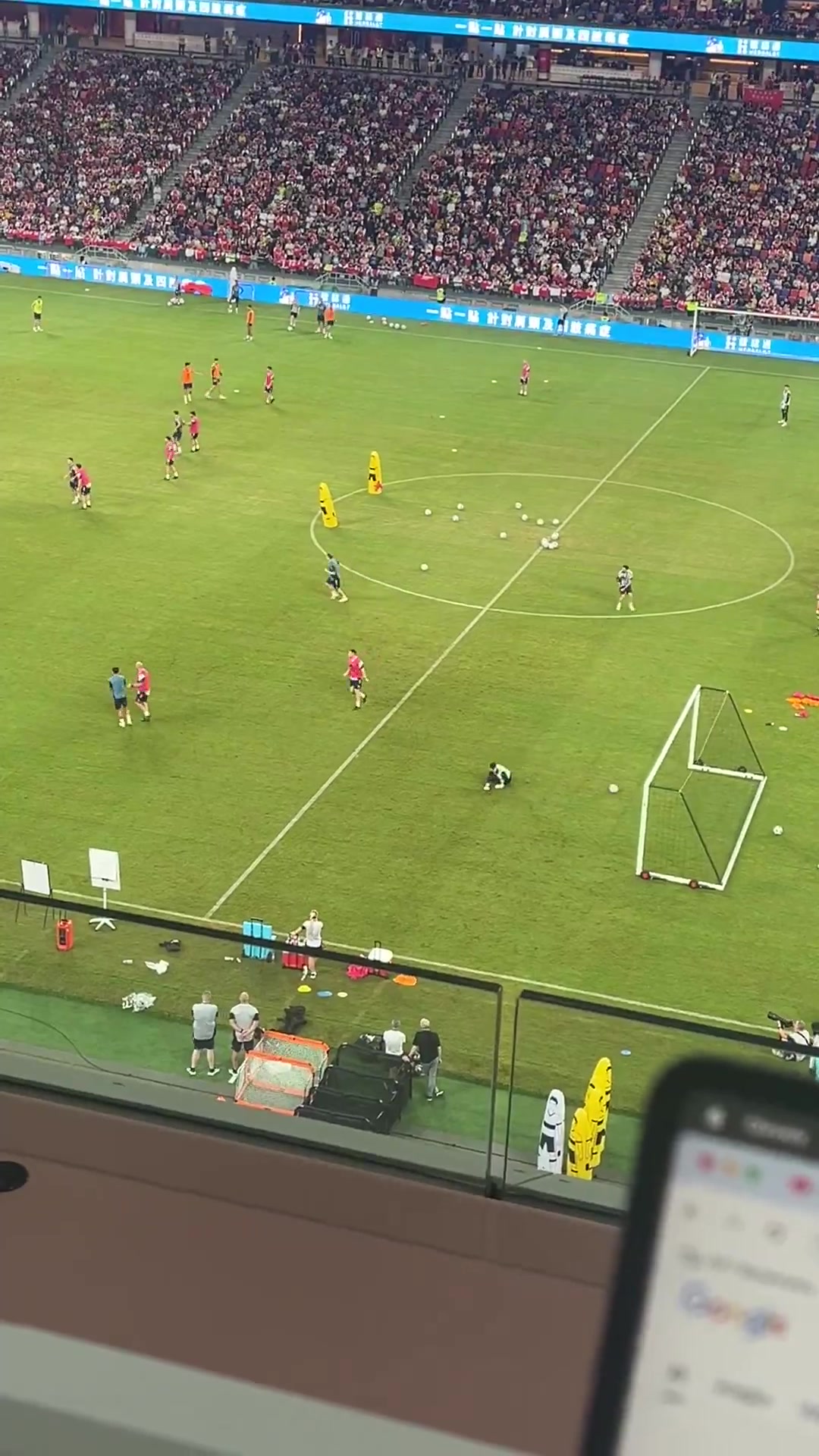 约克雷斯在训练中的一脚远射破门让全场惊呼