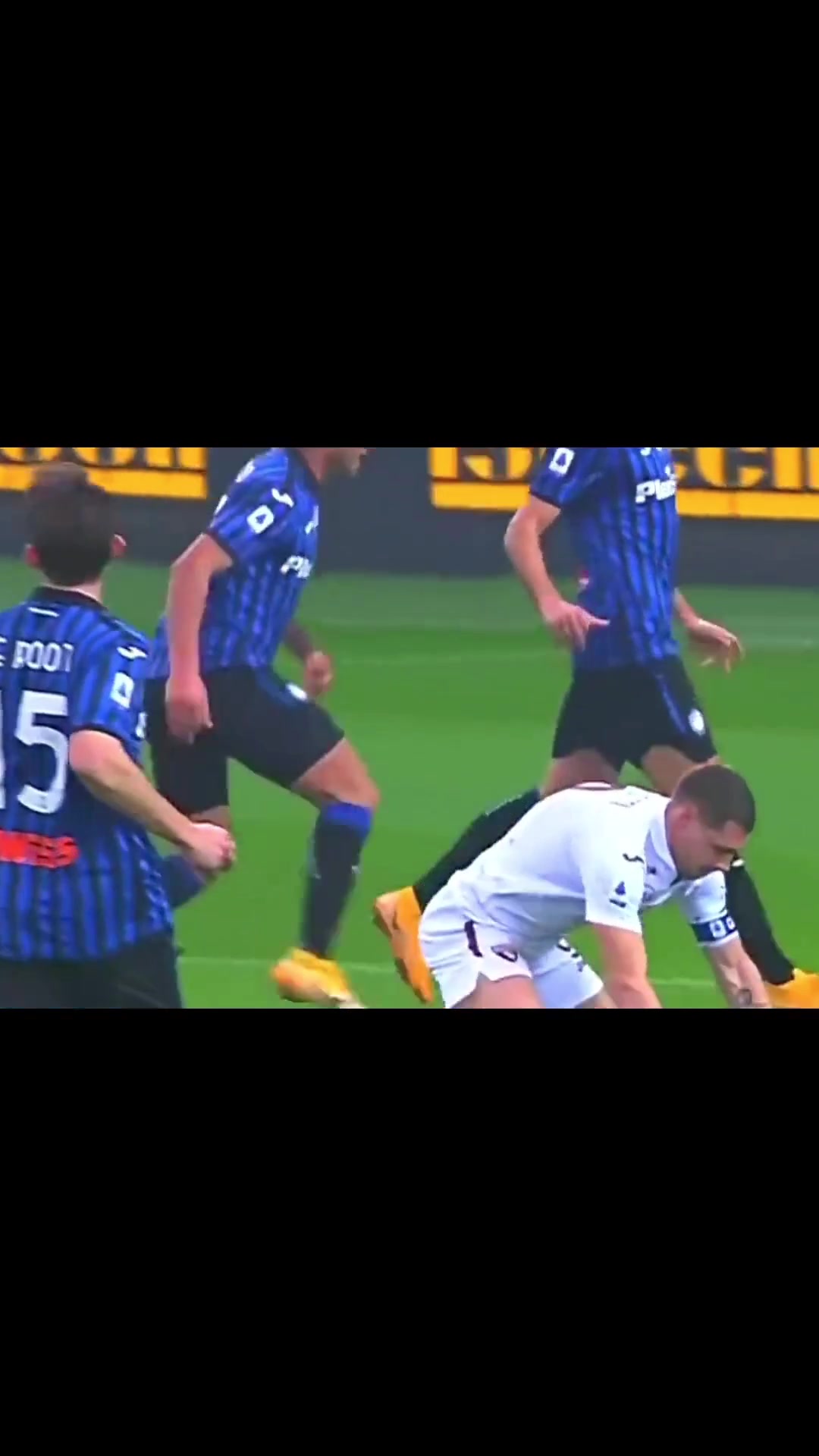 属于足球的胜利名场面贝洛蒂把球还给对手示意没犯规