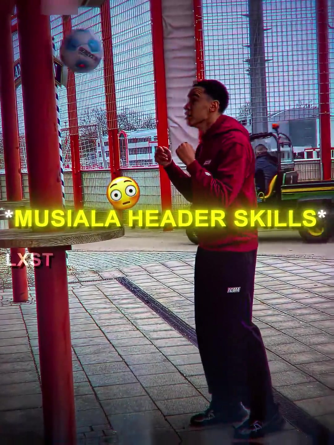 不懂就问穆西亚拉和莱万的头球练习谁的难度更大