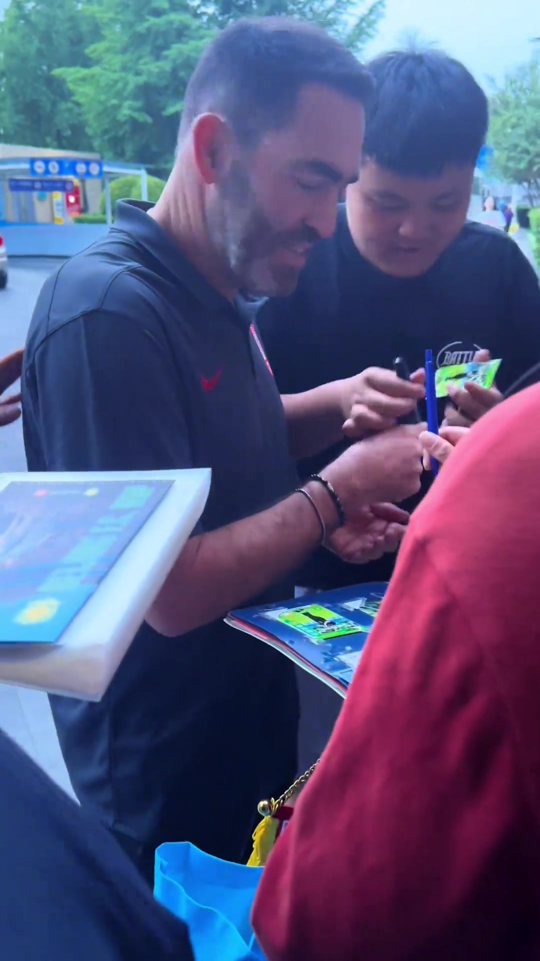 博主埃莱夫赛长春亚泰抵京前国安主帅苏亚雷斯受北京球迷追捧