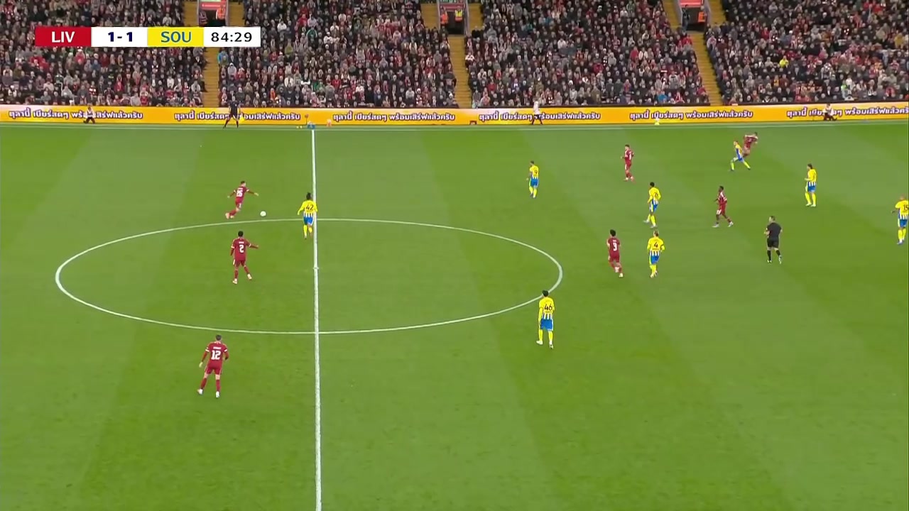 进球染红埃基蒂克进球脱衣庆祝两黄变一红 基耶萨单刀无私助攻