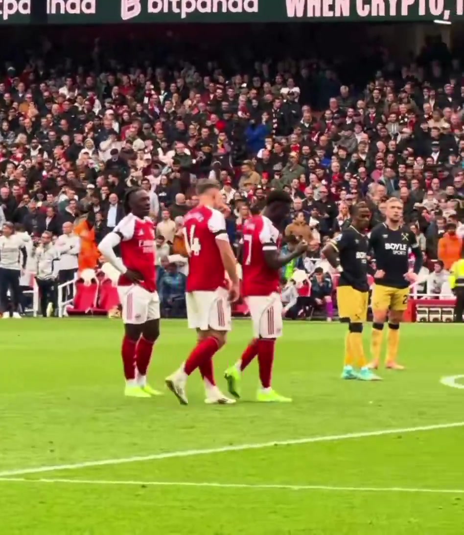 萨卡罚点球前约克雷斯说了什么